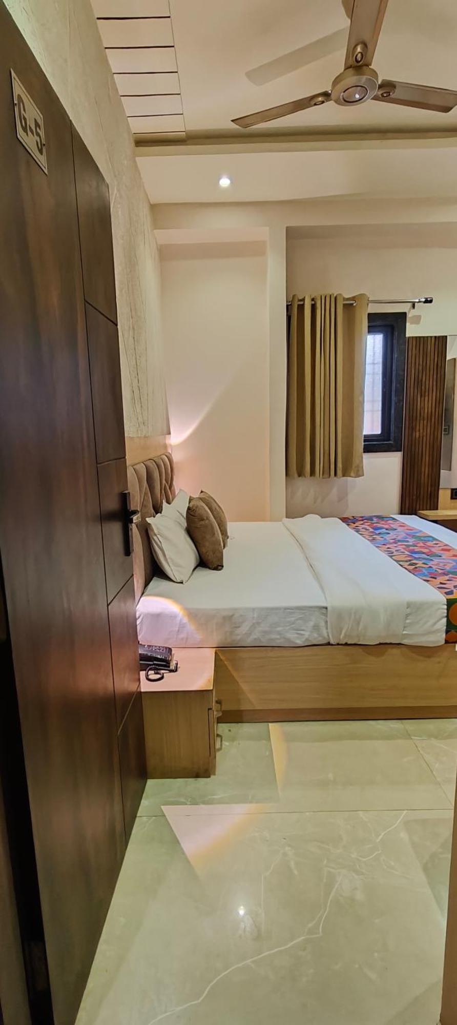 Hotel Ambika Dx Gwalior Bagian luar foto